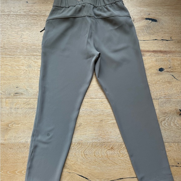 Lululemon On The Fly Woven Pant grays size 4 price firm - Picture 6 of 8